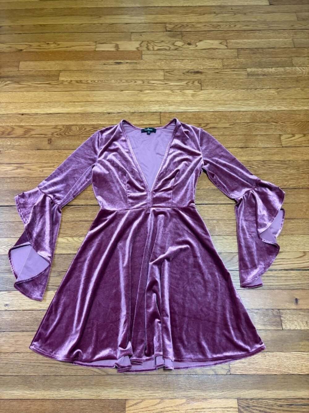 Lulus Womens Velvet Dress Size Medium Purple V-Neck Ruffle Flare Sleeve NWT